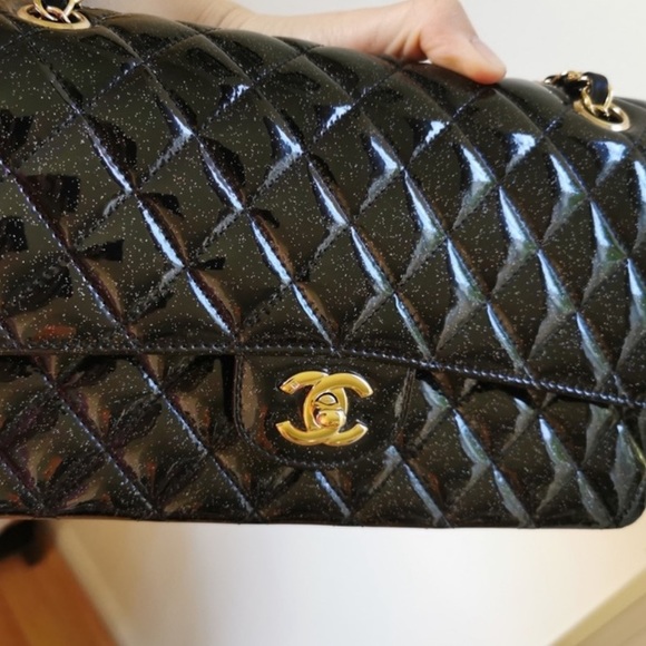 Beautiful patent Chanel bag size small - Picture 2 of 15